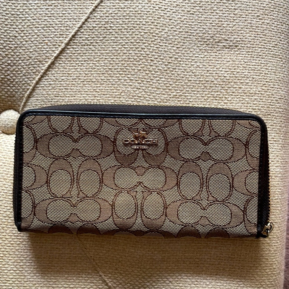 Accordion Zip Coach Wallet in Brown